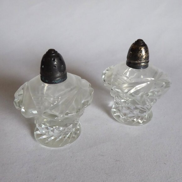 VINTAGE RAIMOND LEADED CRYSTAL & SILVER PLATED SALT & PEPPER SHAKER SET (USED) - Picture 1 of 9